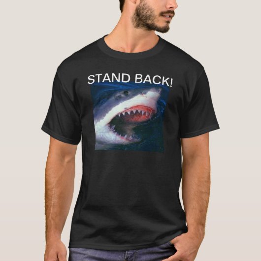 ARA MENSおもしろいTシャツ – STAND B ACK (SHARK) Tシャツ (正面)