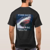ARA MENSおもしろいTシャツ – STAND B ACK (SHARK) Tシャツ (裏面)