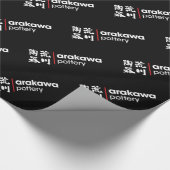 Arakawaの陶器によって逆にされる単語のロゴの包装紙 ラッピングペーパー (コーナー)