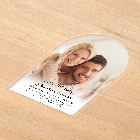 Archモダン Script写真エレガント日付の保存 アクリル招待状 (レイダウン)