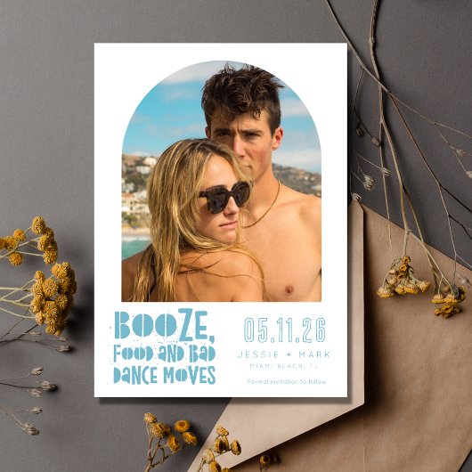 Arch写真おもしろいビーチ結婚式日付の保存 セーブザデート