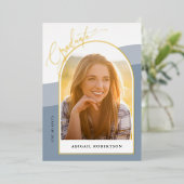 Arch写真モダンほこりっぽい青の卒業金ゴールド 箔招待状 (立ち正面)