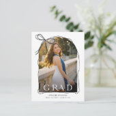 Arch Black Bow Photo Graduation Party Invitation ポストカード (スタンド正面)