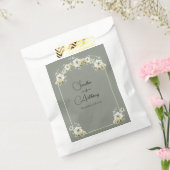 Arched Sage Green Floral wedding favor bag フェイバーバッグ (封をした状態)