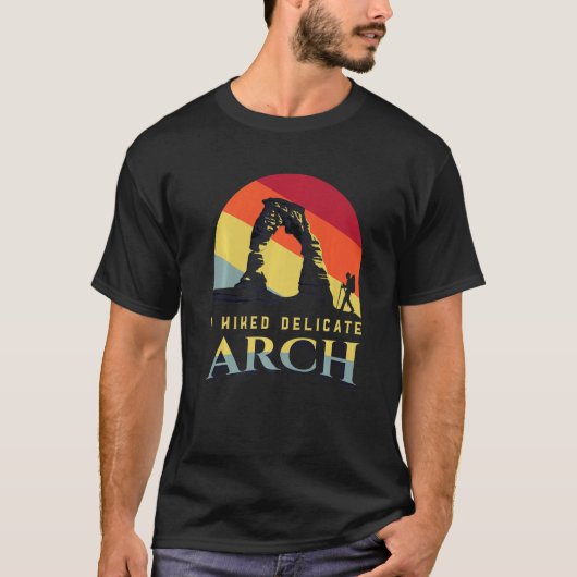 Arches National Park in Utah with the Delicate arc Tシャツ (正面)