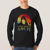 Arches National Park in Utah with the Delicate arc Tシャツ (正面)