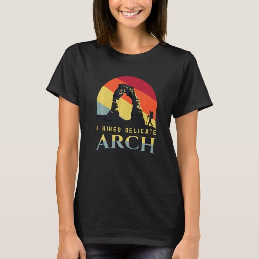 Arches National Park in Utah with the Delicate arc Tシャツ (正面)