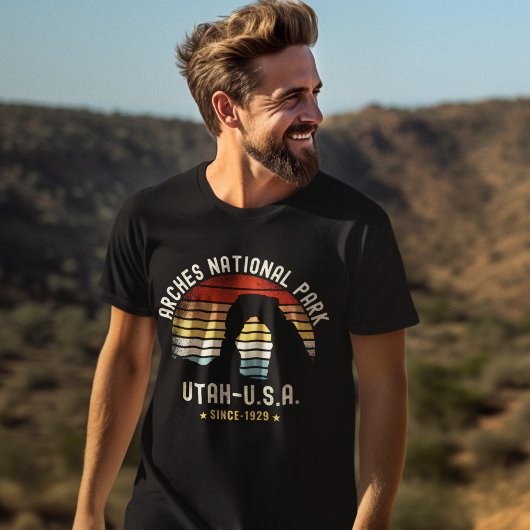 Arches National Park Utah Vintage Sunset Tシャツ