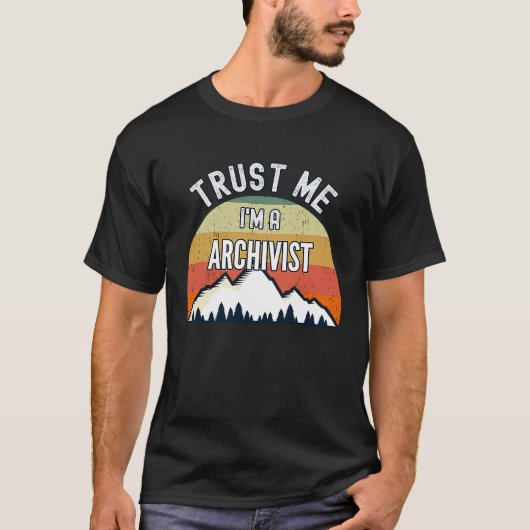 Archivist Trust Me I'm a Archivist Tシャツ (正面)