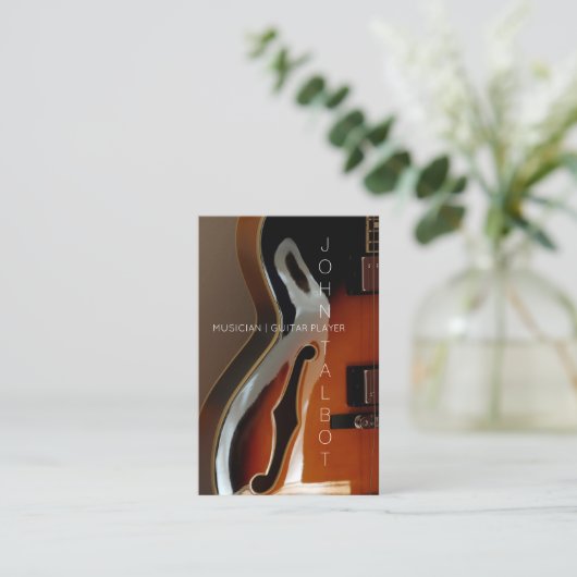 Archtopのギター奏者カスタムなVの名刺 名刺 (スタンド正面)