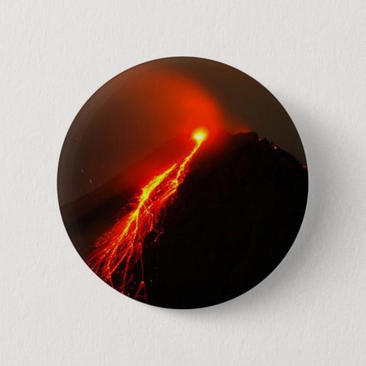 ARENALの火山、コスタリカ 缶バッジ (正面)