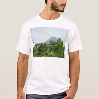 Arenalの火山、コスタリカ。 Tシャツ