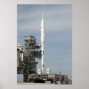 Ares IXのロケットは発射パッド2で見られます ポスター