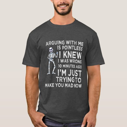 Arguing With Me Is Pointless Funny Sarcastic Tシャツ (正面)