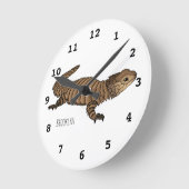 Armadillo girdled lizard cartoon illustration  ラウンド壁時計 (傾斜)