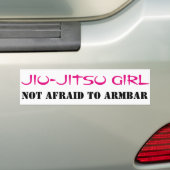 ArmBarのバンパーステッカーに恐れていないJiu-Jitsuの女の子 バンパーステッカー (車上)
