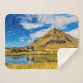 Arnarstapi Amtmansshusと山スタファエル，アイスランド シェルパブランケット (正面(横))