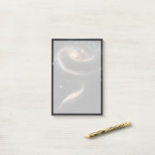 Arp 273アンドロメダの相互作用銀河系。 ポストイット (デスク上)