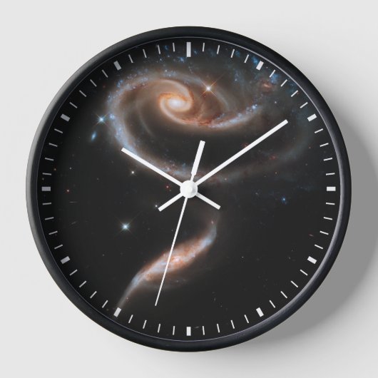 Arp 273アンドロメダの相互作用銀河系。 壁時計 (正面)