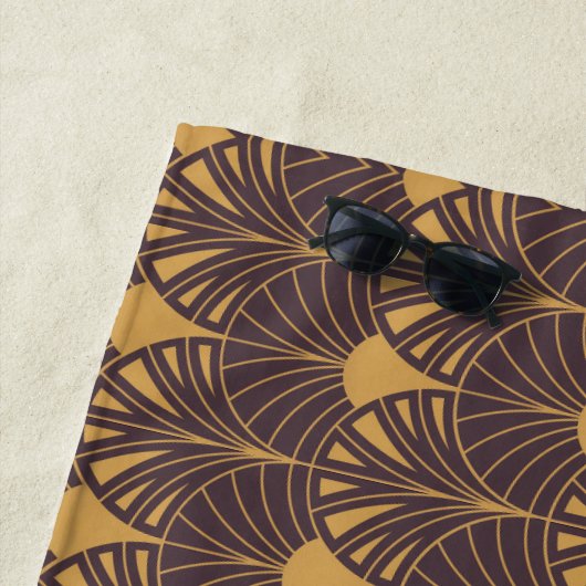 Art Deco pattern with fan-shaped motifs  ビーチタオル (インサイチュ)
