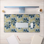 Art Nouveau Lily of the Valley Flower Verneuil デスクマット<br><div class="desc">Embrace the delicate charm of spring with this exquisite Lily of the Valley (Muguet) pattern. Sourced from the influential 1896 portfolio "La Plante et ses Applications Ornementales, " this design was illustrated by the celebrated Art Nouveau master Maurice Pillard Verneuil. The pattern features the iconic bell-shaped white flowers and graceful,...</div>