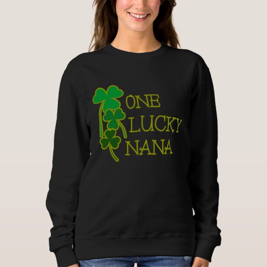 AS tees Fun One Lucky Nana Shamrock St Patty Patri スウェットシャツ (正面)