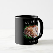 As The Deer Psalm 42:1ベビーFawn Bible Verse マグカップ (正面右)