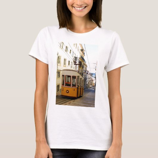 Ascensor da Bica, Lisboa, Portugal Tシャツ (正面)