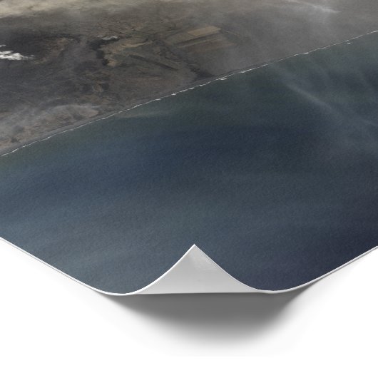 Ash and steam continue billowing ポスター (角)