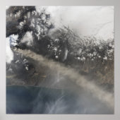 Ash and steam continue billowing ポスター (正面)