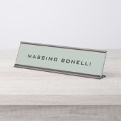 Ash Grey Minimalist Plain Legible Modern デスクネームプレート (正面)