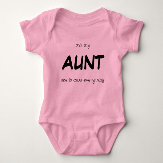 Ask My Aunt - She Knows Everything Pink Onsie ベビーボディスーツ (正面)