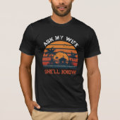 Ask My Wife She'll Know Funny Husband Retro Sunset Tシャツ (正面)