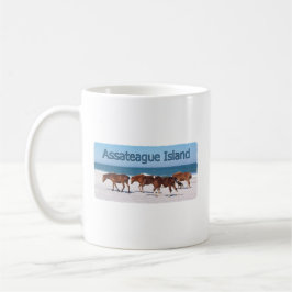 Assateagueの島(ビーチのロゴの子馬) コーヒーマグカップ
