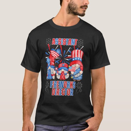 Assistant Fireworks Director Gnomes American Flag  Tシャツ (正面)