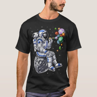 Astronaut Blowing Bubbles Tシャツ