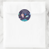 Astronaut child on the moon, monogrammed name ラウンドシール (バッグ)