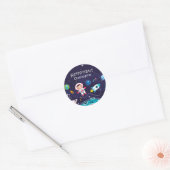 Astronaut child on the moon, monogrammed name  ラウンドシール (封筒)