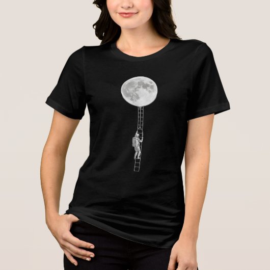 Astronaut Climbing the Moon – Surreal Space Art トライブレンドＴシャツ (正面)