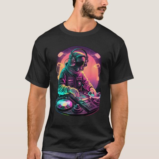 Astronaut DJ, DJing in Space, EDM cool Graphic Tシャツ (正面)