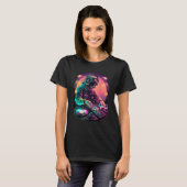 Astronaut DJ, DJing in Space, EDM cool Graphic Tシャツ (正面フル)