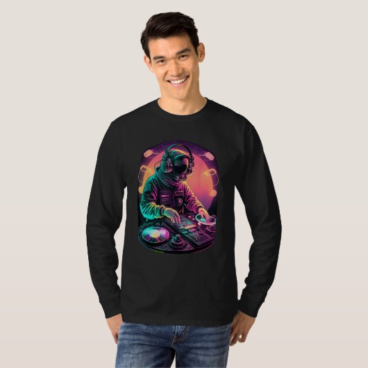 Astronaut DJ, DJing in Space, EDM cool Graphic Tシャツ (正面フル)
