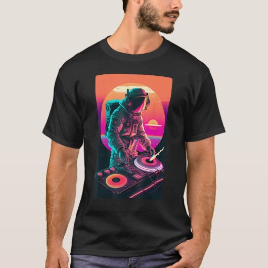 Astronaut DJ DJing in Space EDM cool Vaporwave Gra Tシャツ (正面)