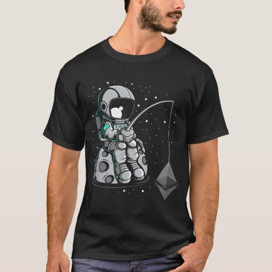 Astronaut Fishing for Ethereum Design Tシャツ (正面)