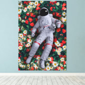 Astronaut Floating in Flowers Surreal Nature Art キャンバスプリント (インサイチュ (ウッドフロア))