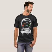 Astronaut Helmet Ocean Surreal Design Tシャツ (正面フル)