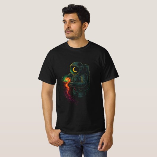 Astronaut Holding a Cosmic Spiral Tシャツ (正面フル)