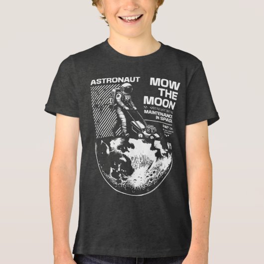Astronaut Mows the Moon – Funny Space Maintenance トライブレンドＴシャツ (正面)