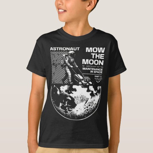 Astronaut Mows the Moon – Funny Space Maintenance Tシャツ (正面)