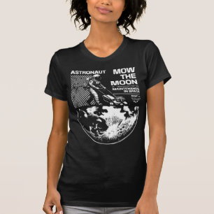 Astronaut Mows the Moon – Funny Space Maintenance Tシャツ